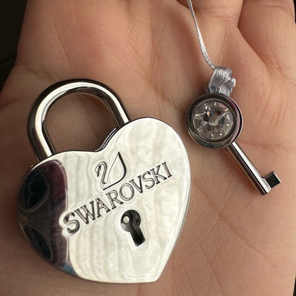 Swarovski Accessories - Swarovski lock & key